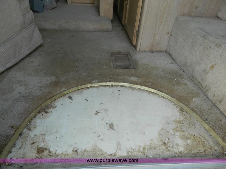 image for item D6172 1996 Damon Escaper camper