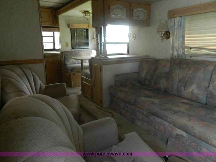 image for item D6172 1996 Damon Escaper camper