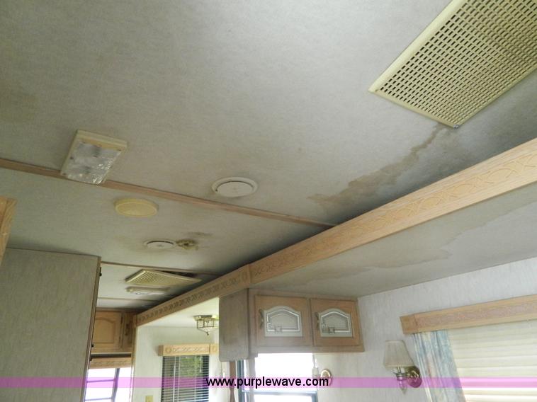 image for item D6172 1996 Damon Escaper camper