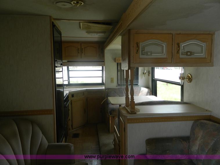 image for item D6172 1996 Damon Escaper camper