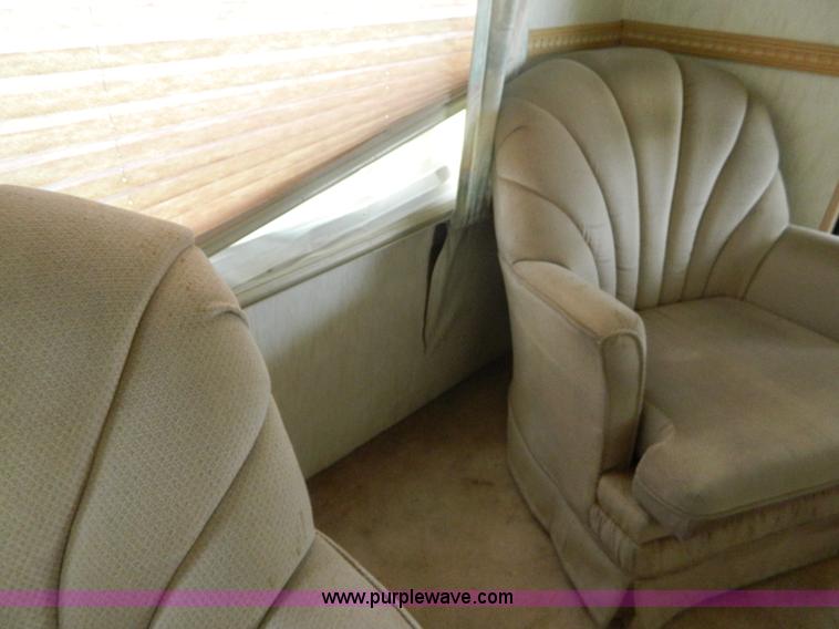 image for item D6172 1996 Damon Escaper camper