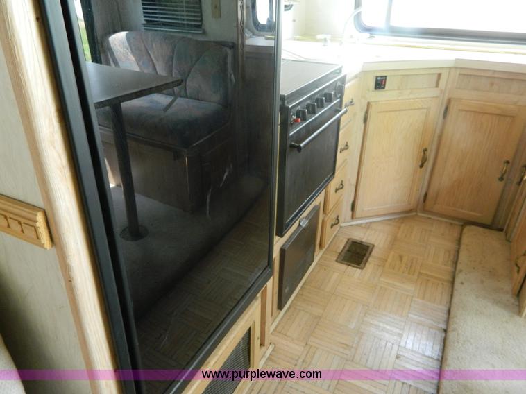 image for item D6172 1996 Damon Escaper camper