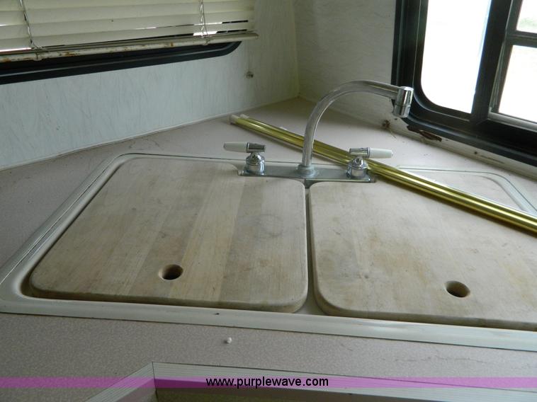 image for item D6172 1996 Damon Escaper camper