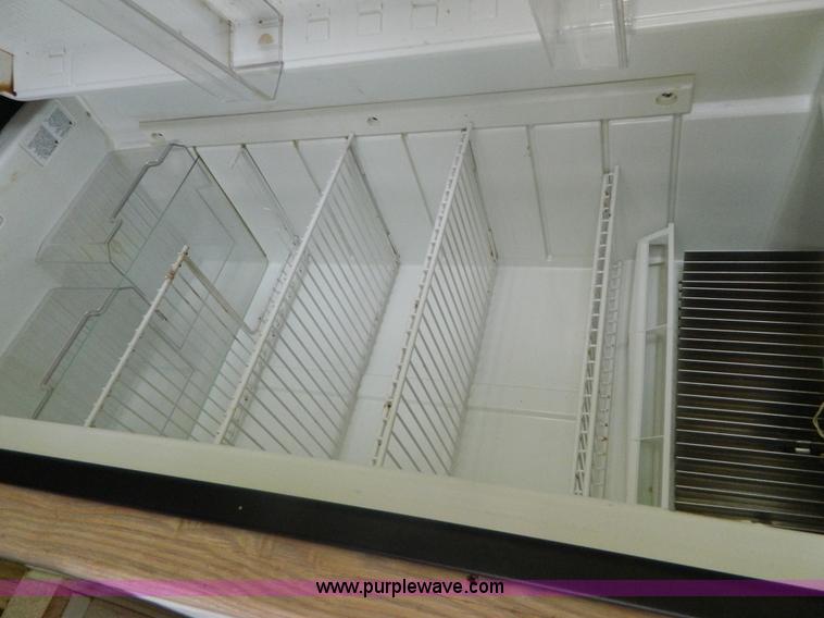 image for item D6172 1996 Damon Escaper camper