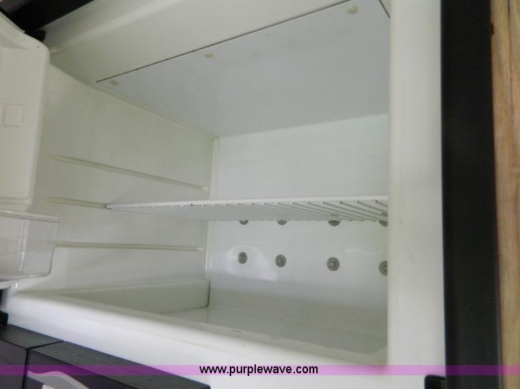 image for item D6172 1996 Damon Escaper camper