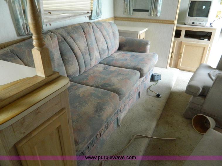 image for item D6172 1996 Damon Escaper camper