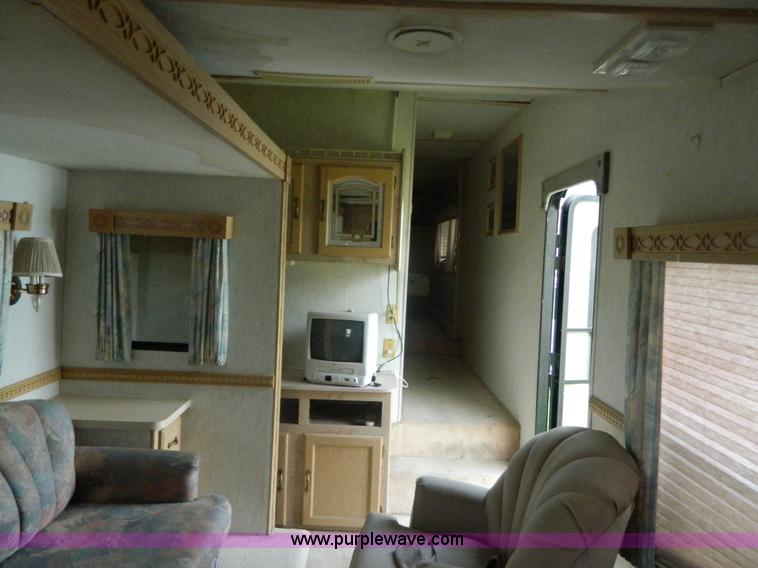 image for item D6172 1996 Damon Escaper camper