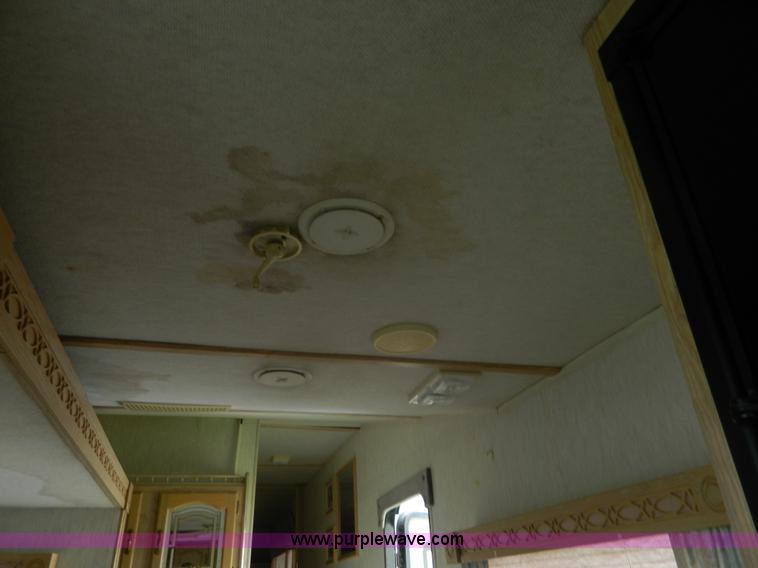 image for item D6172 1996 Damon Escaper camper