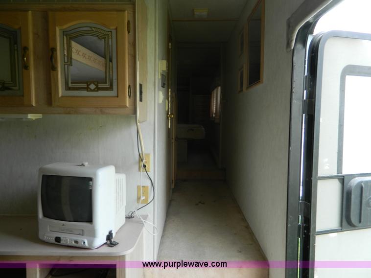 image for item D6172 1996 Damon Escaper camper