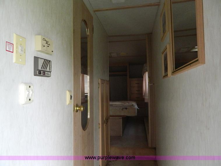 image for item D6172 1996 Damon Escaper camper