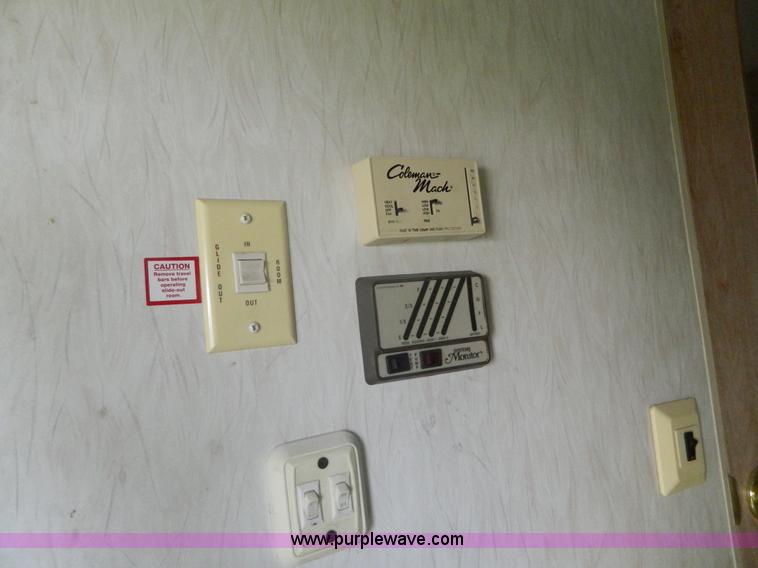 image for item D6172 1996 Damon Escaper camper