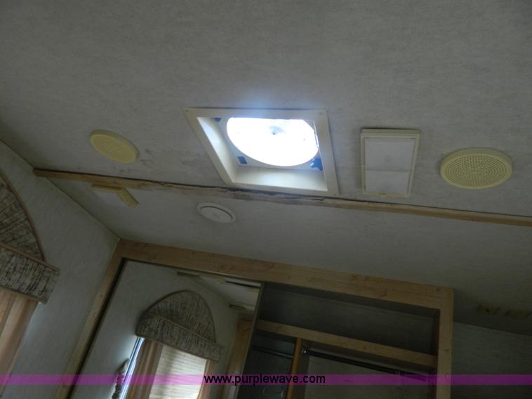 image for item D6172 1996 Damon Escaper camper