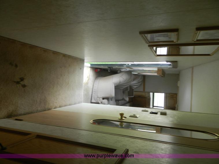 image for item D6172 1996 Damon Escaper camper