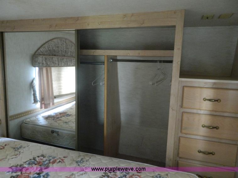 image for item D6172 1996 Damon Escaper camper