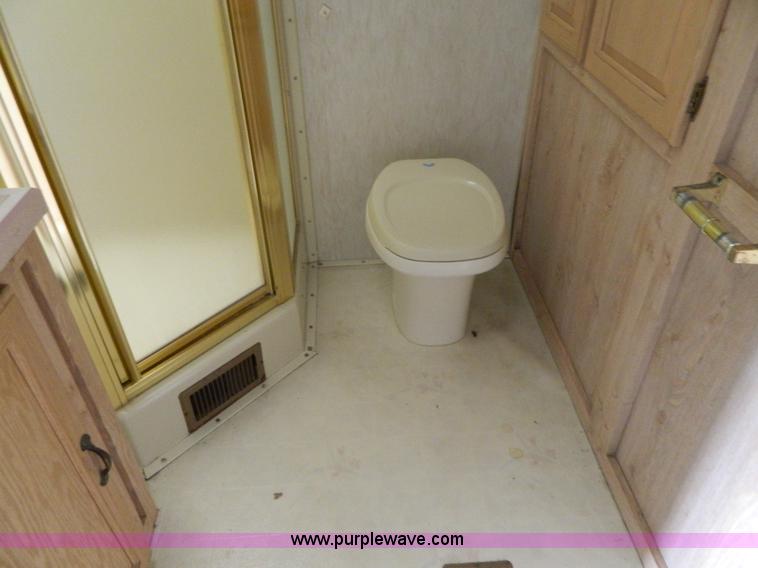 image for item D6172 1996 Damon Escaper camper