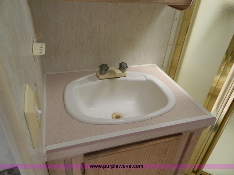 image for item D6172 1996 Damon Escaper camper