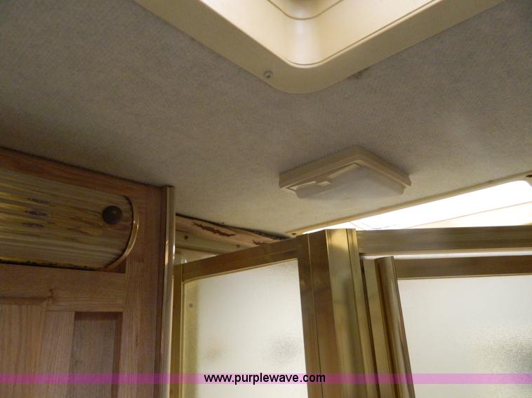 image for item D6172 1996 Damon Escaper camper