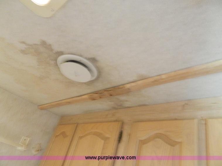 image for item D6172 1996 Damon Escaper camper