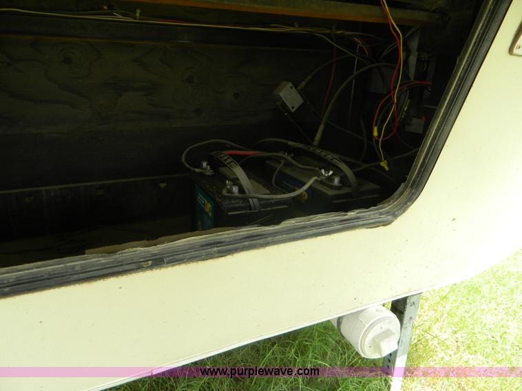 image for item D6172 1996 Damon Escaper camper