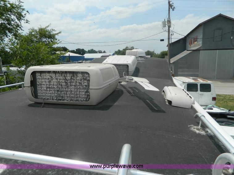 image for item D6172 1996 Damon Escaper camper