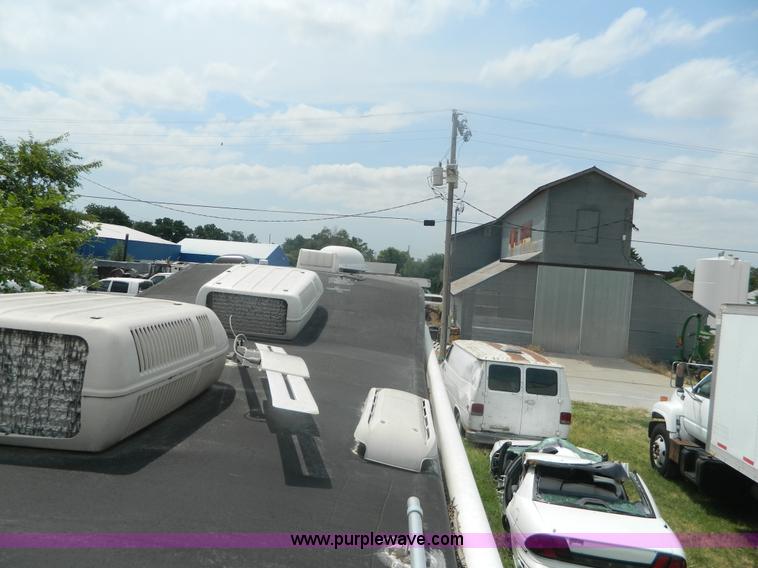 image for item D6172 1996 Damon Escaper camper