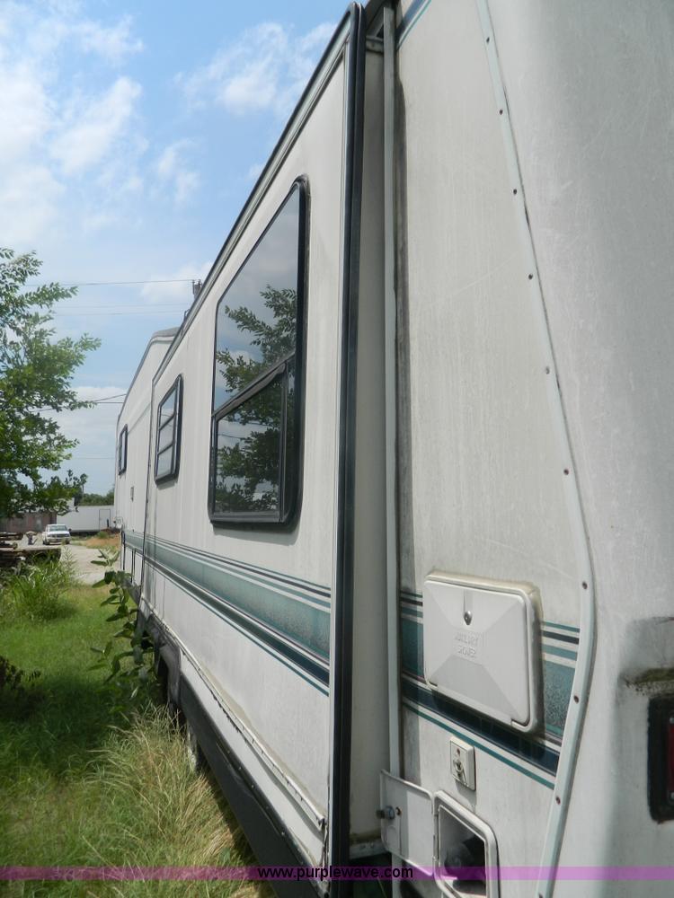 image for item D6172 1996 Damon Escaper camper