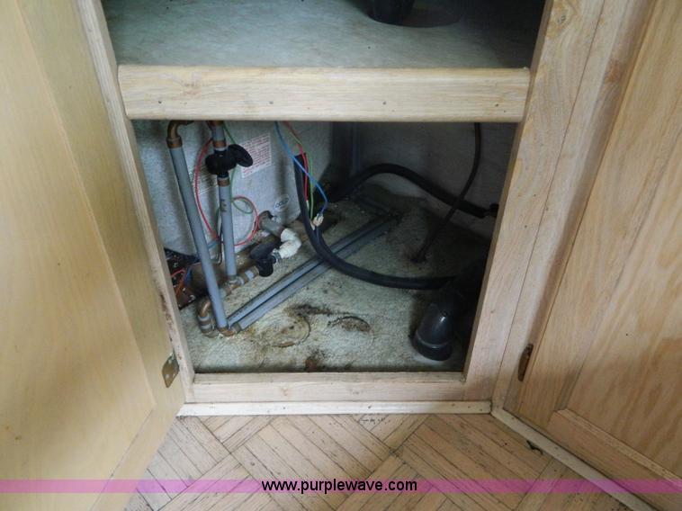 image for item D6172 1996 Damon Escaper camper