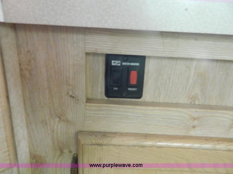 image for item D6172 1996 Damon Escaper camper