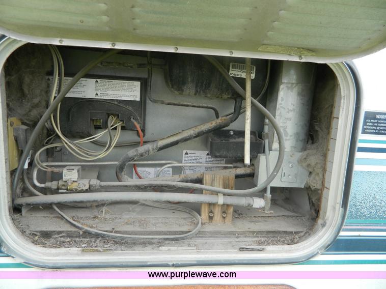 image for item D6172 1996 Damon Escaper camper