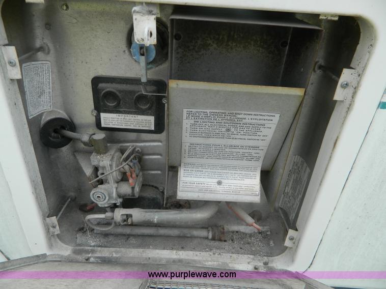 image for item D6172 1996 Damon Escaper camper