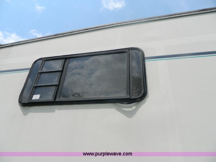 image for item D6172 1996 Damon Escaper camper