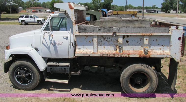 image for item J2662 1984 GMC Brigadier dump truck