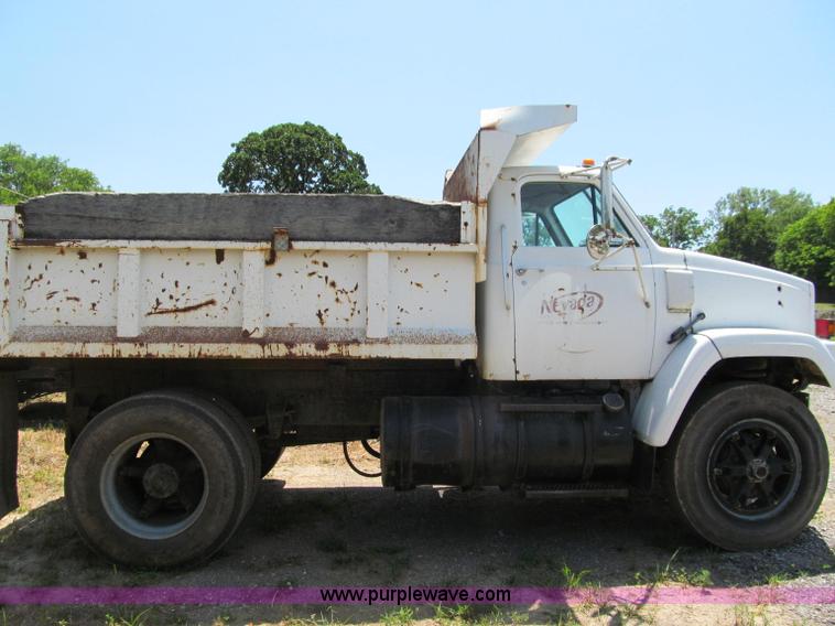 image for item J2662 1984 GMC Brigadier dump truck
