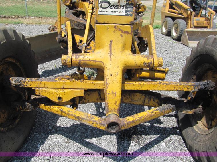 image for item J2669 1973 Caterpillar 112F motor grader