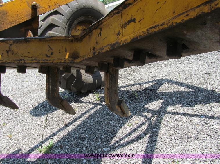 image for item J2669 1973 Caterpillar 112F motor grader