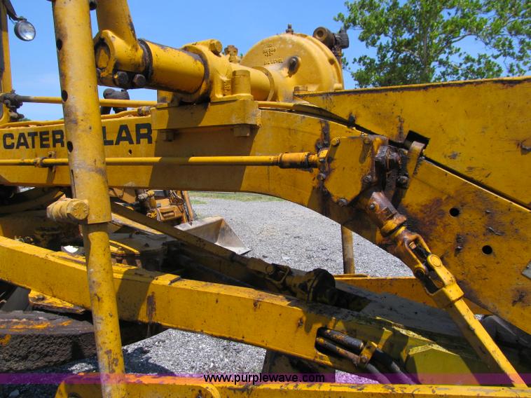 image for item J2669 1973 Caterpillar 112F motor grader