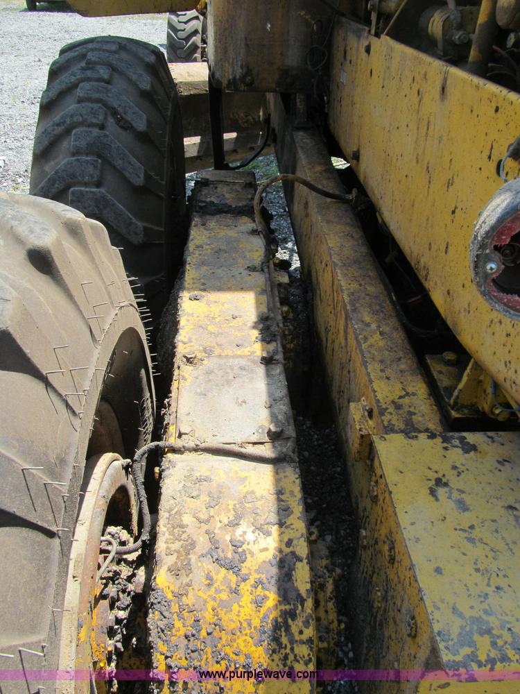 image for item J2669 1973 Caterpillar 112F motor grader