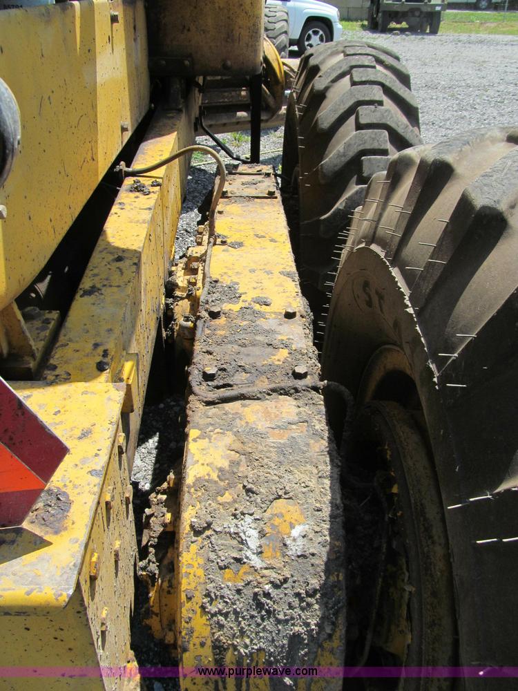 image for item J2669 1973 Caterpillar 112F motor grader