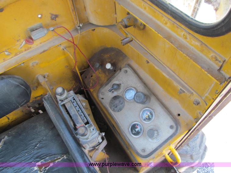 image for item J2669 1973 Caterpillar 112F motor grader
