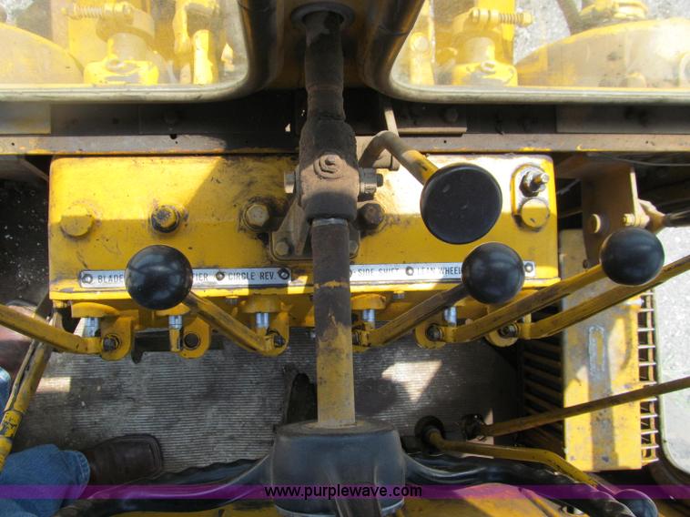 image for item J2669 1973 Caterpillar 112F motor grader