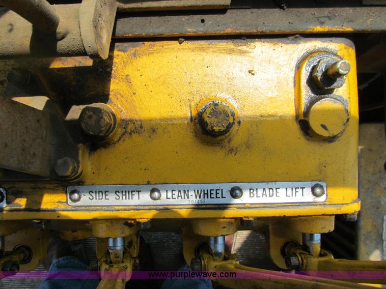 image for item J2669 1973 Caterpillar 112F motor grader
