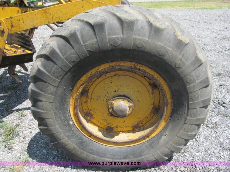 image for item J2669 1973 Caterpillar 112F motor grader