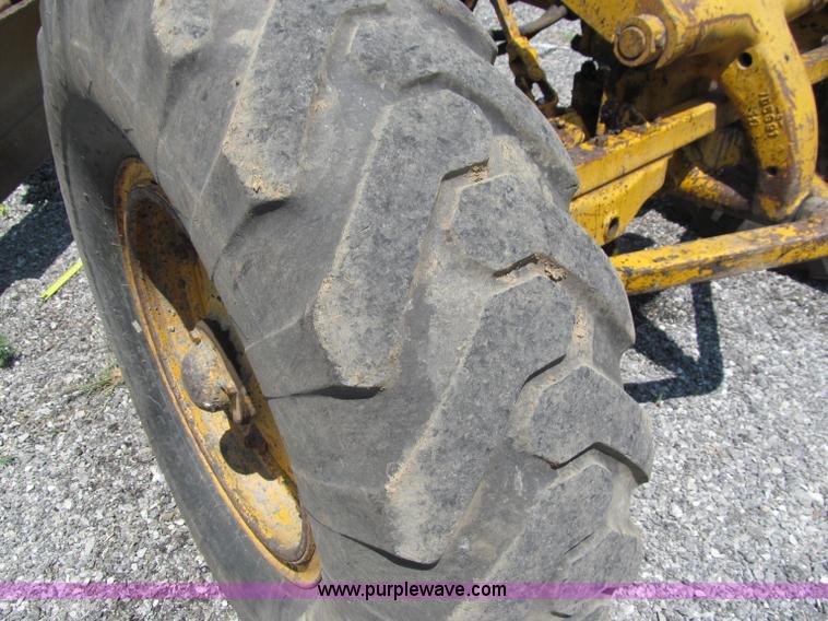 image for item J2669 1973 Caterpillar 112F motor grader