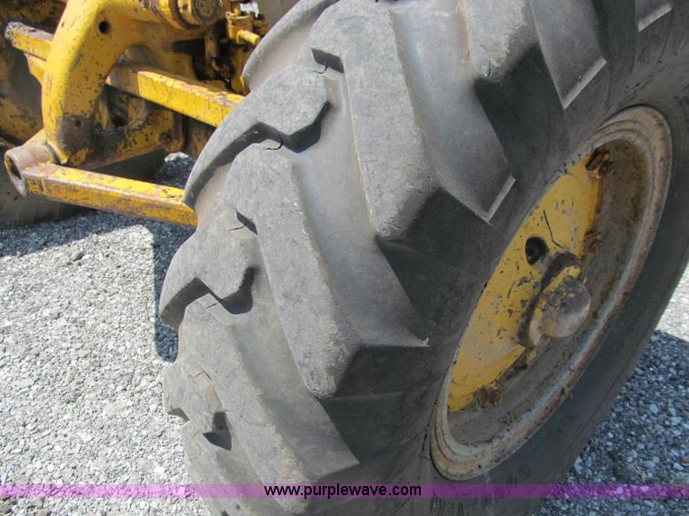 image for item J2669 1973 Caterpillar 112F motor grader