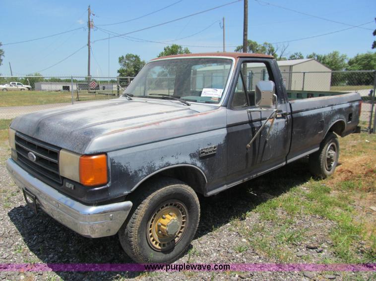 image for item J2670 1988 Ford F250 pickup truck