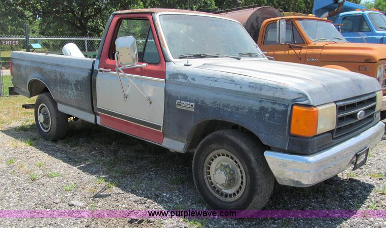 image for item J2670 1988 Ford F250 pickup truck