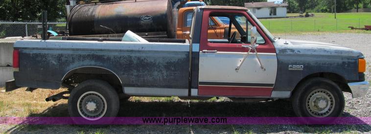 image for item J2670 1988 Ford F250 pickup truck