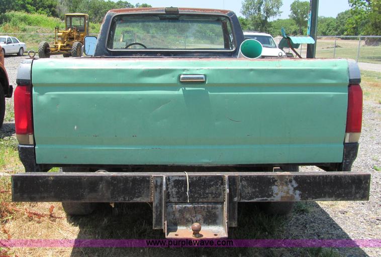 image for item J2670 1988 Ford F250 pickup truck