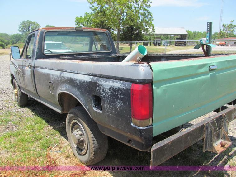 image for item J2670 1988 Ford F250 pickup truck