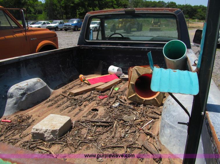 image for item J2670 1988 Ford F250 pickup truck